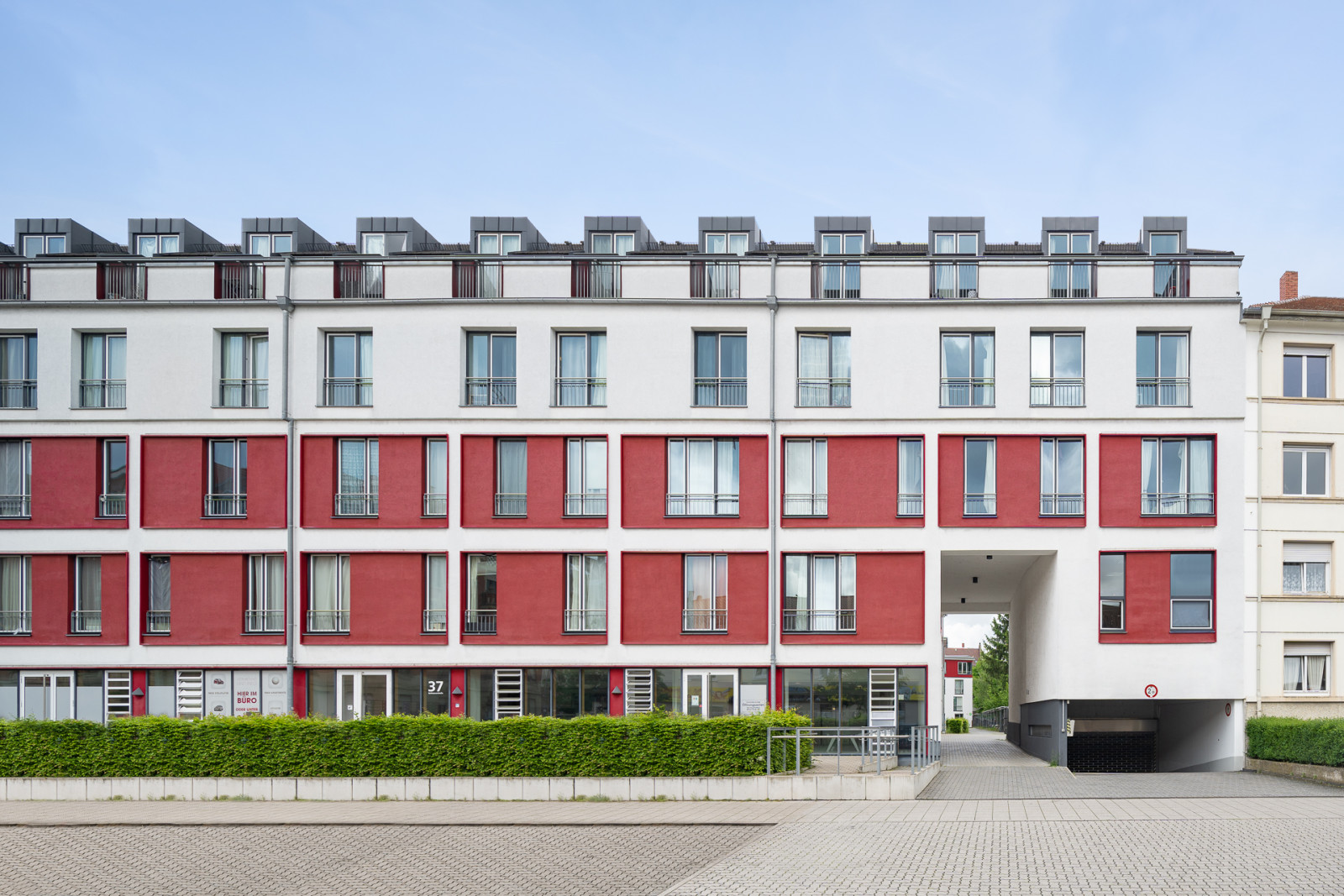 Der Blick auf das House of co in Karlsruhe mit mehreren Studentenwohnungen